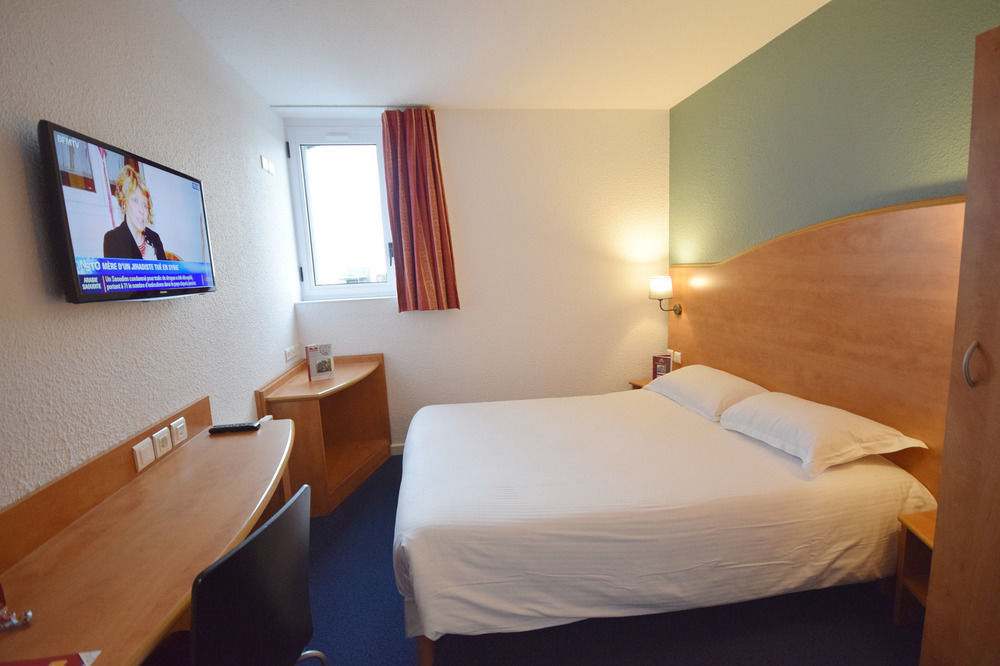 Brit Hotel Caen Herouville Exteriör bild