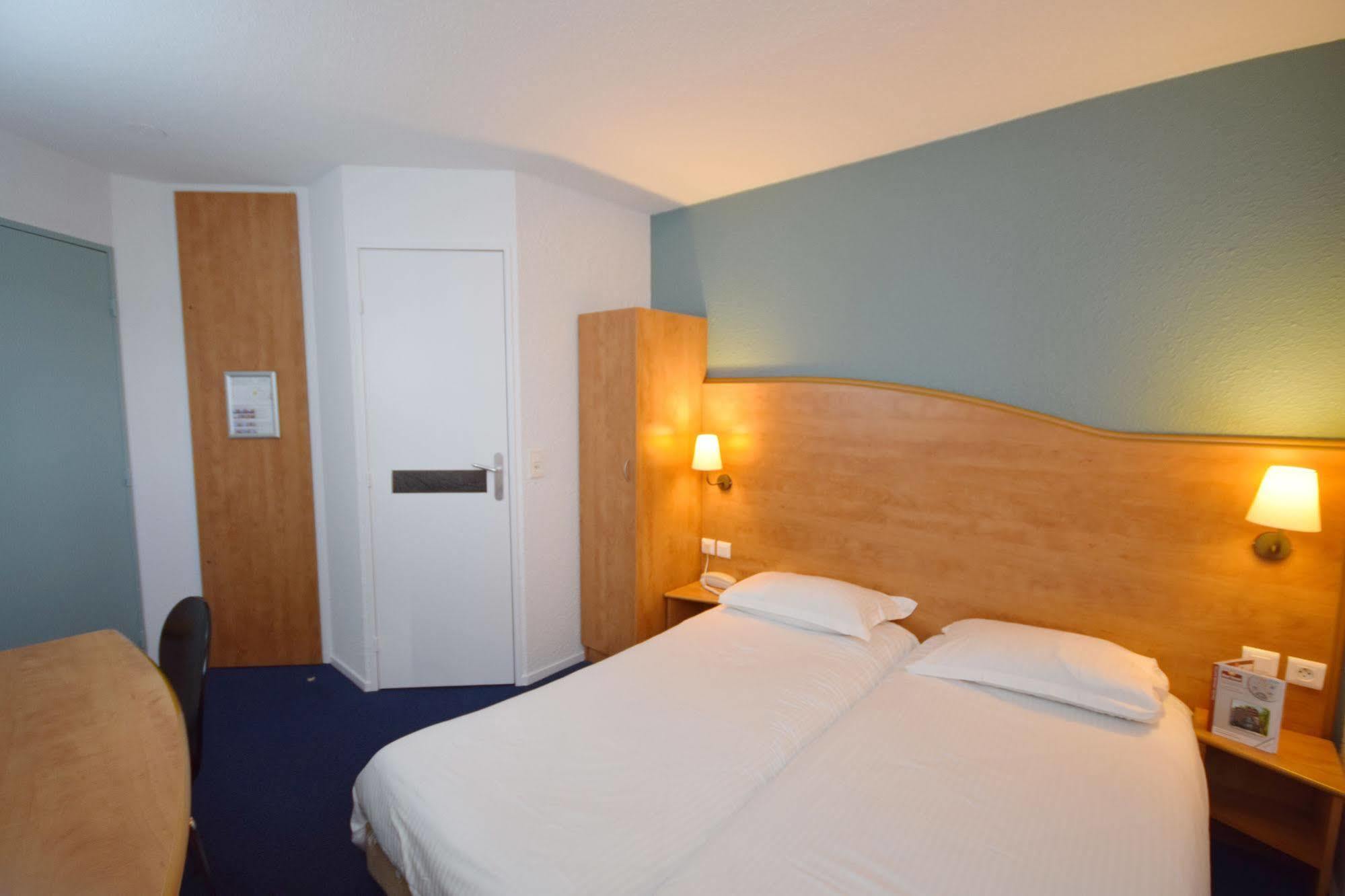 Brit Hotel Caen Herouville Exteriör bild