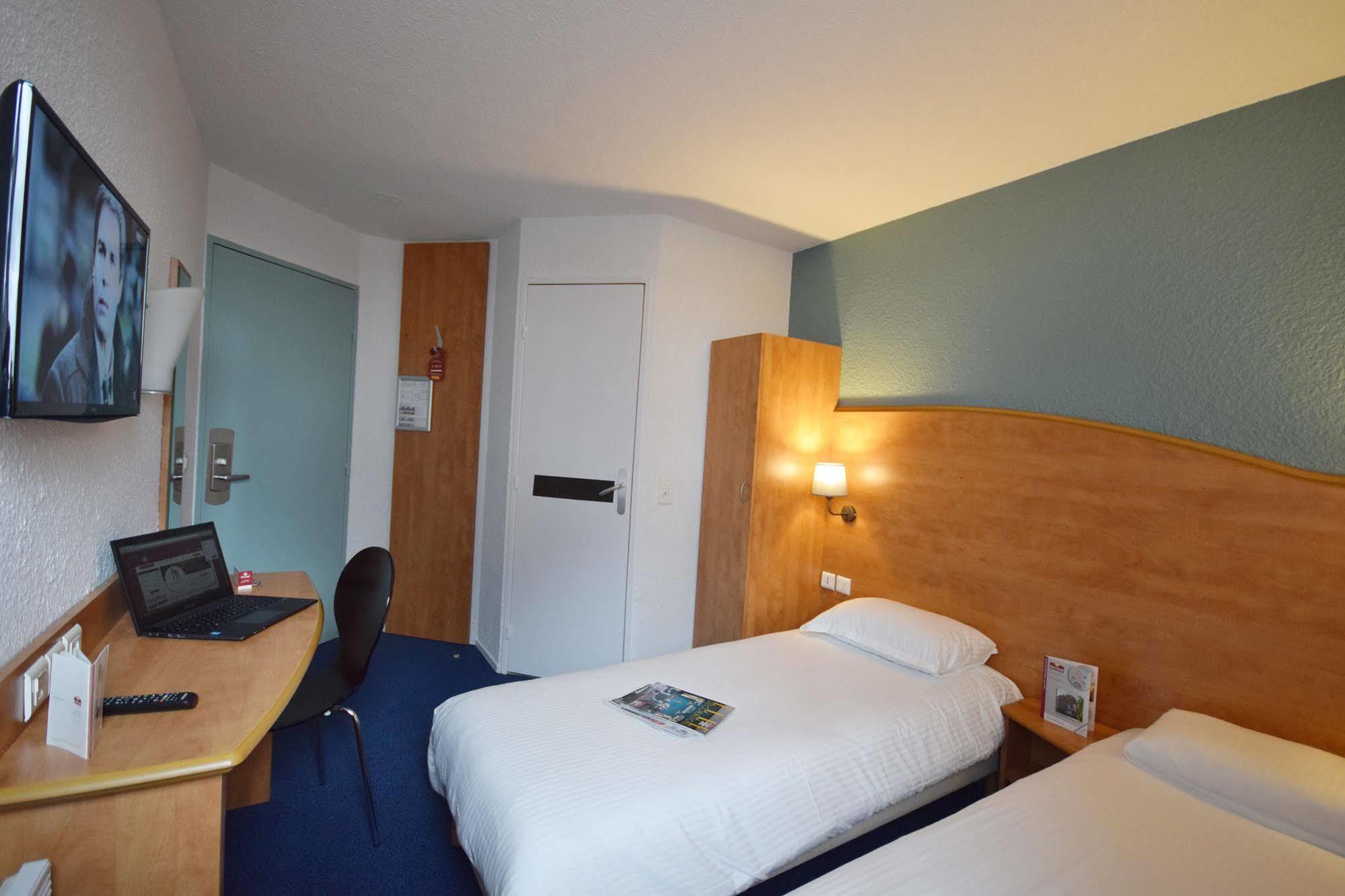Brit Hotel Caen Herouville Exteriör bild